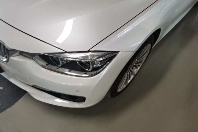 BMW 3 Series 2018 car image #23