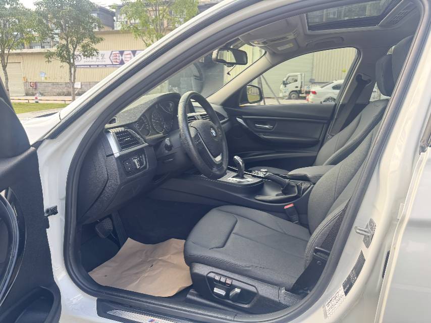 BMW 3 Series 2017 car image #6