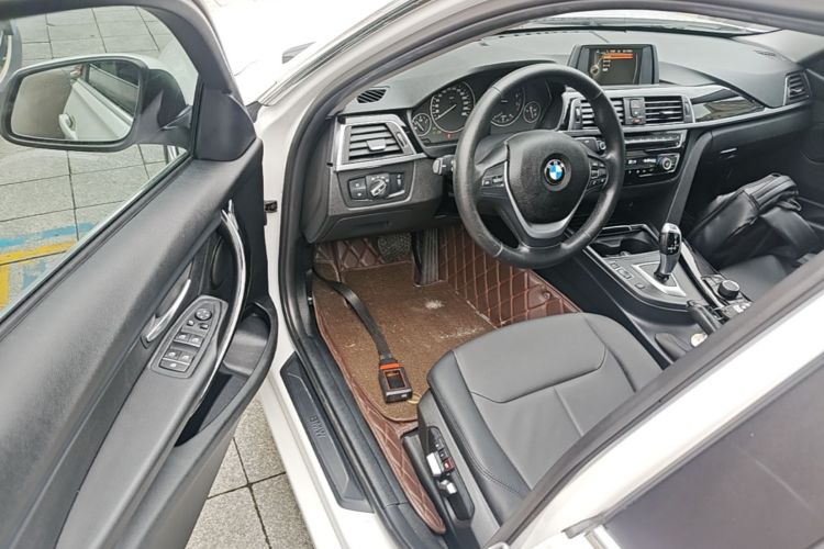BMW 3 Series 2017 صورة سيارة #16