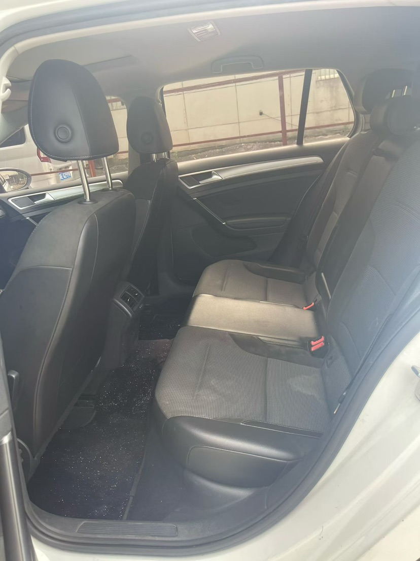 Volkswagen Golf 2018 car image #6