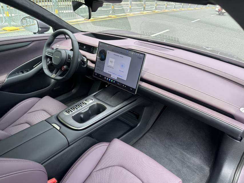 MI SU7 2025 imagen de coche #7