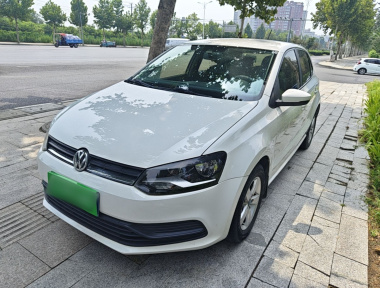 Volkswagen Polo 2015 Volkswagen Polo 2015 car image