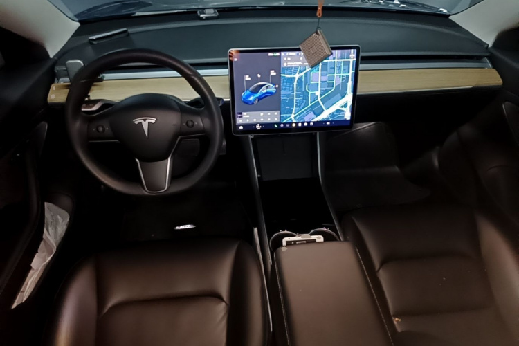 Tesla Model 3 2020 car image #10