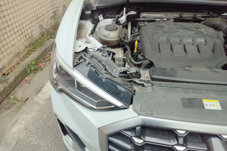 Audi Q3 2022 car image #28