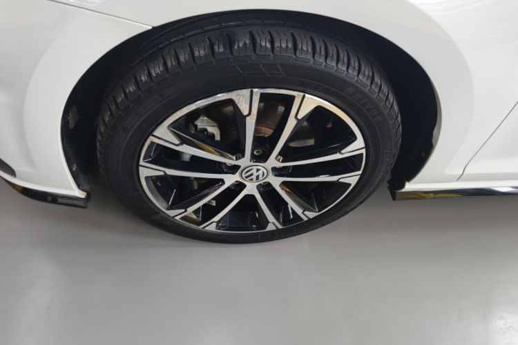 Volkswagen Golf 2019 car image #9