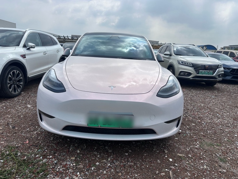Tesla Model Y 2022 car image #2
