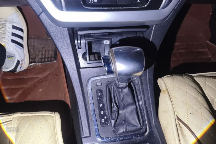 GEELY Emgrand 2015 #16 GEELY Emgrand 2015 car image #16