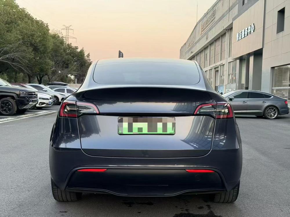 Tesla Model Y 2024 #4 Tesla Model Y 2024 car image #4