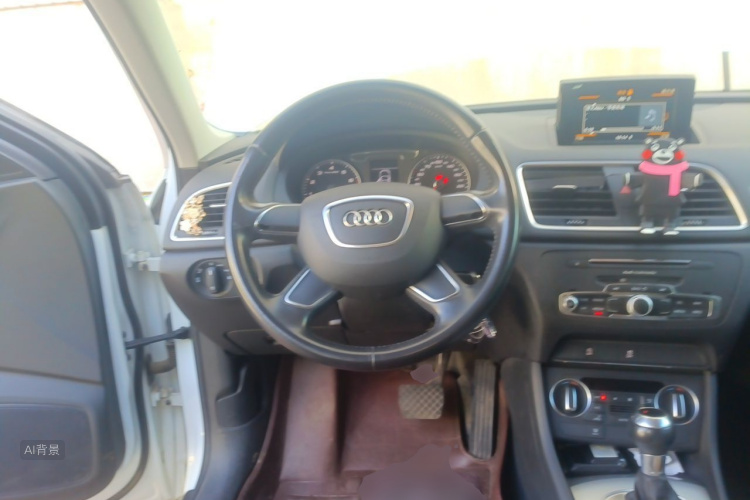 Audi Q3 2018 immagine di auto #12