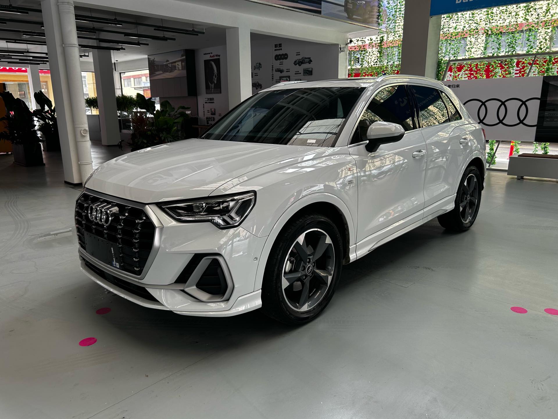 Audi Q3 2023 Audi Q3 2023 car image