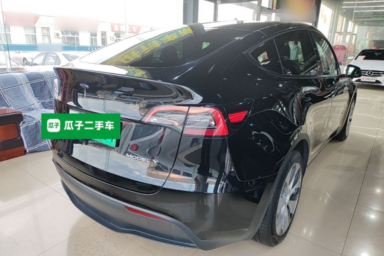 Tesla Model Y 2021 immagine di auto #7