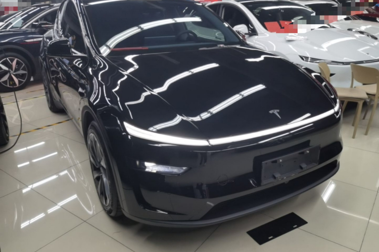 Tesla Model Y 2025 #4 Tesla Model Y 2025 car image #4