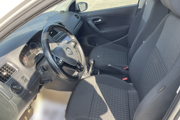 Volkswagen Polo 2016 car image #10