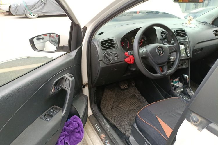 Volkswagen Polo 2016 car image #9