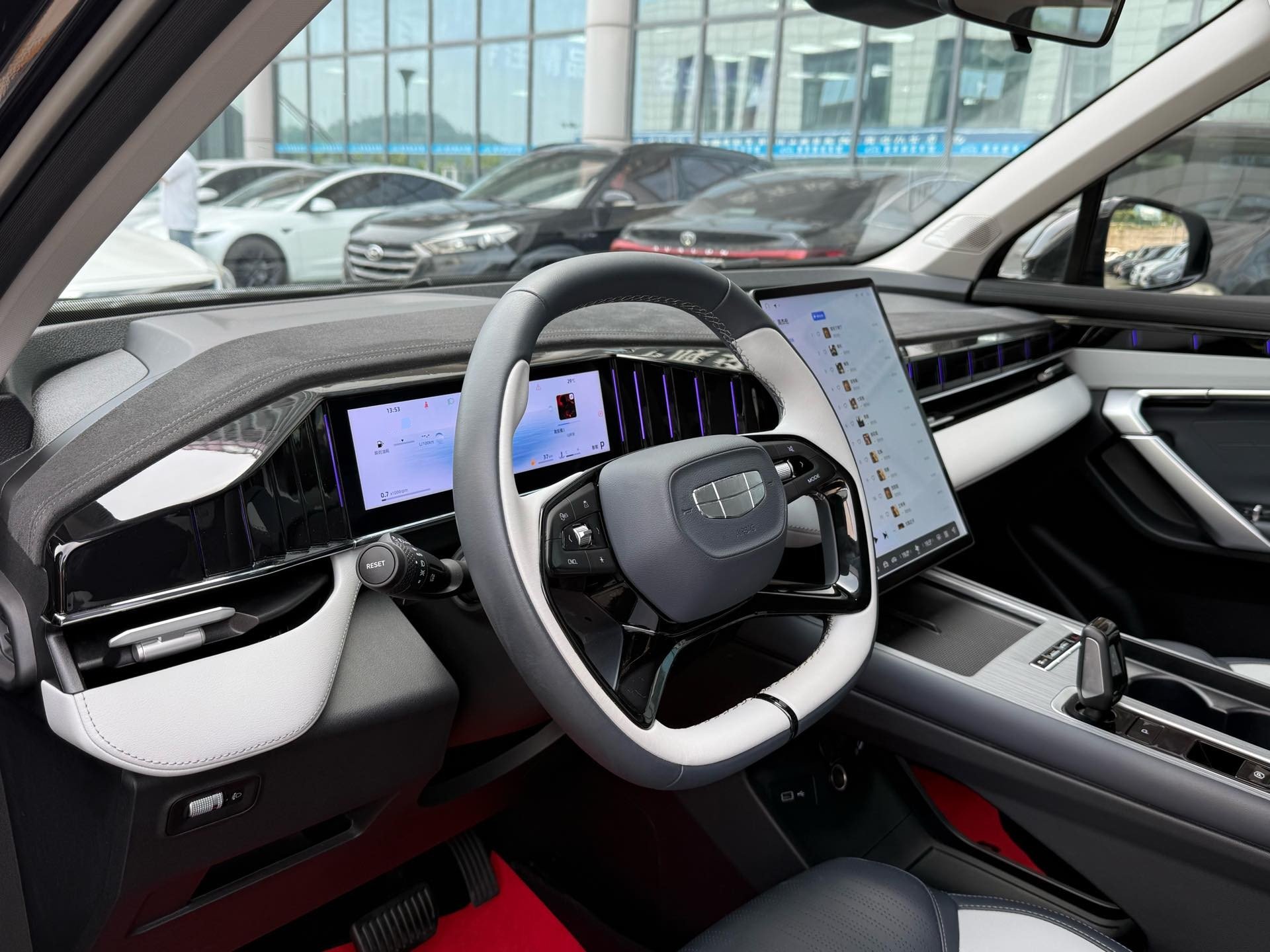 GEELY Boyue L 2024 car image #13