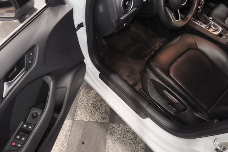 Audi A3 2019 car image #12