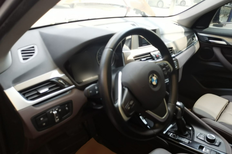 BMW X1 2019 car image #10