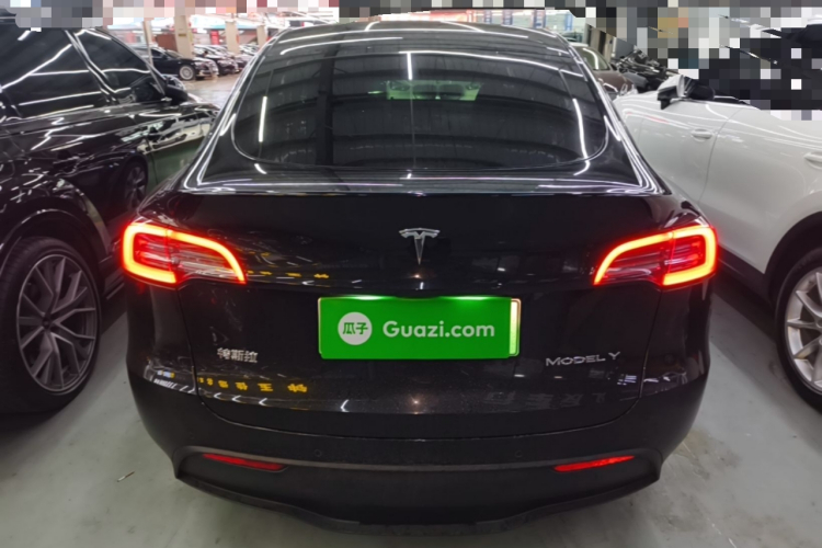 Tesla Model Y 2023 #4 Tesla Model Y 2023 car image #4