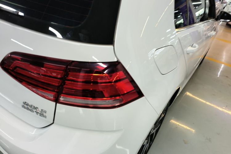 Volkswagen Golf 2020 car image #8