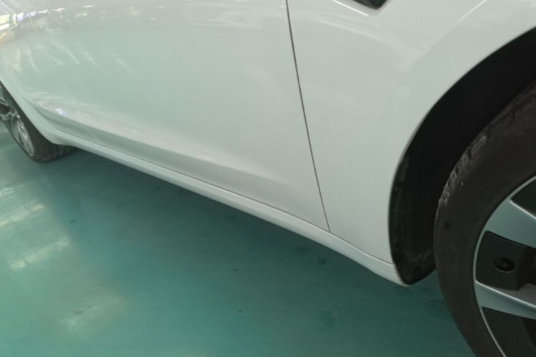 Tesla Model 3 2026 imagen de coche #26