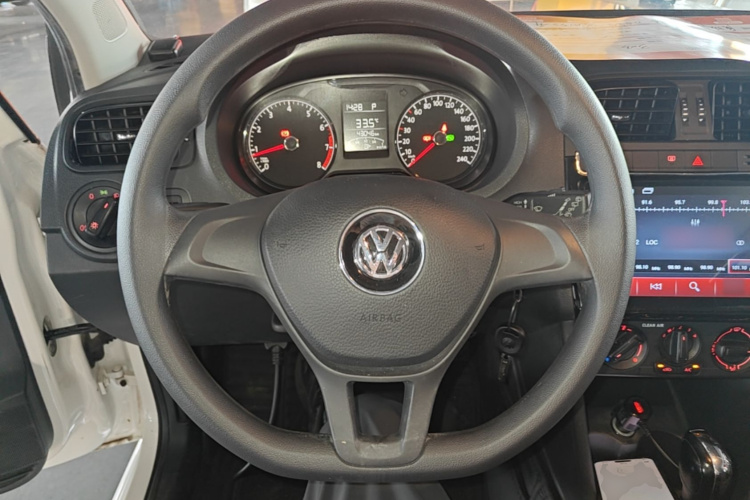 Volkswagen Polo 2017 car image #11