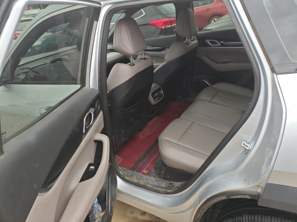 GEELY Boyue L 2025 car image #6