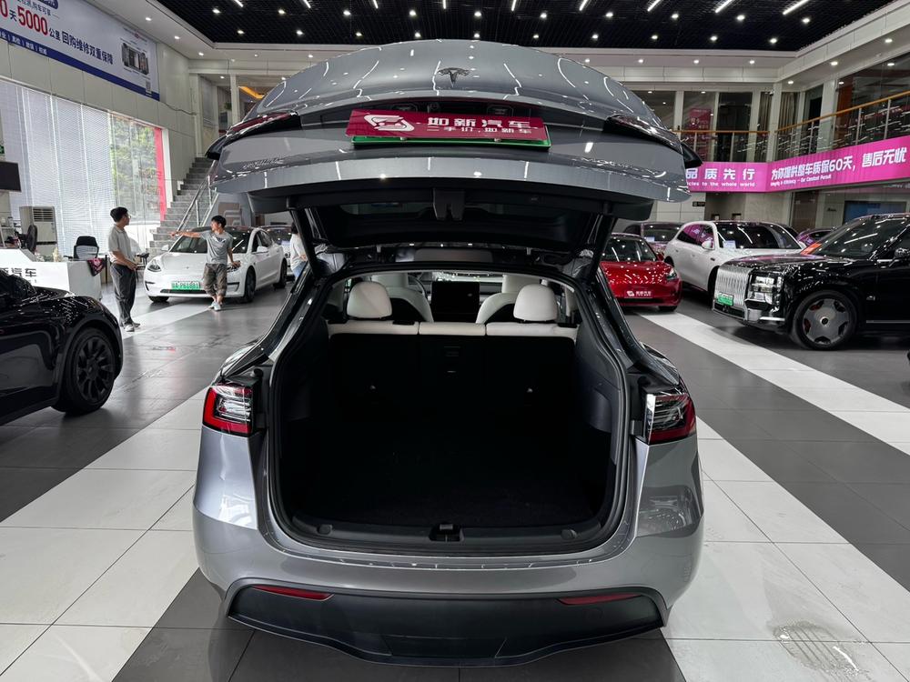 Tesla Model Y 2024 #14 Tesla Model Y 2024 car image #14