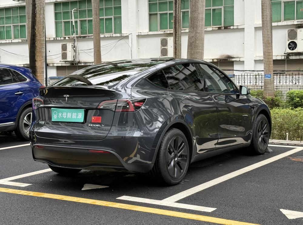 Tesla Model Y 2024 #6 Tesla Model Y 2024 car image #6