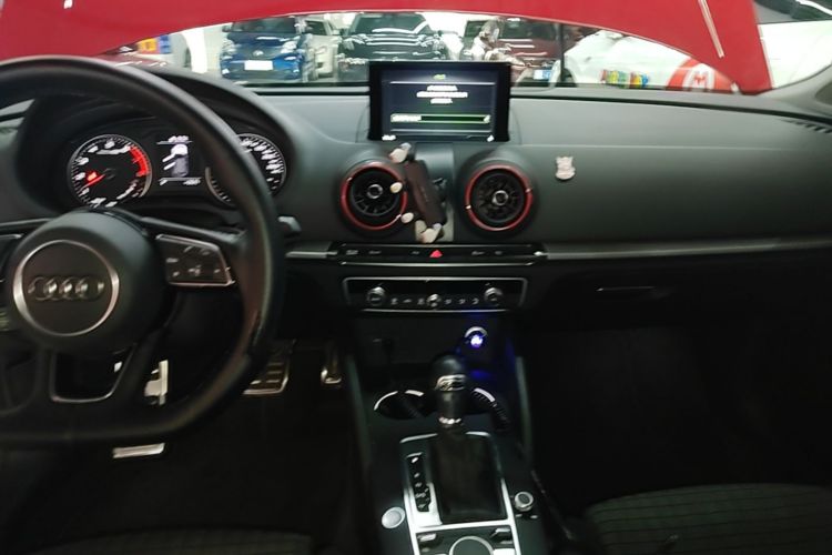 Audi A3 2019 car image #13