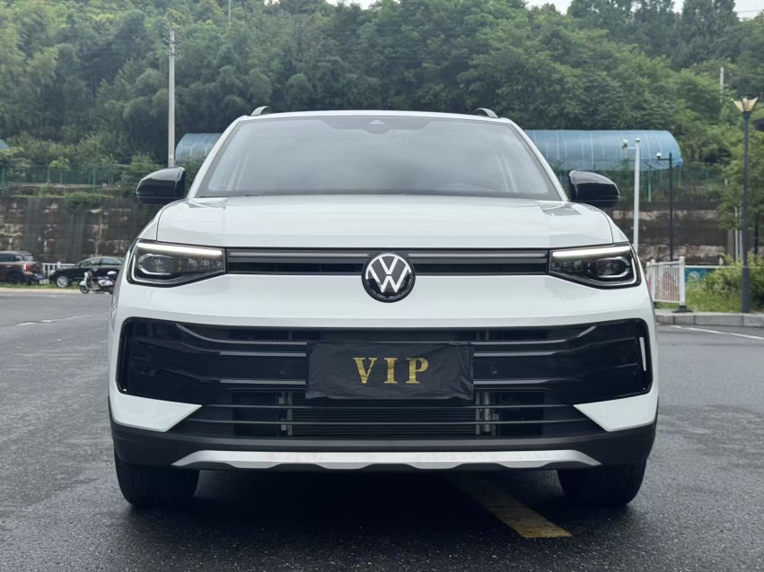 Volkswagen Tharu 2025 car image #2