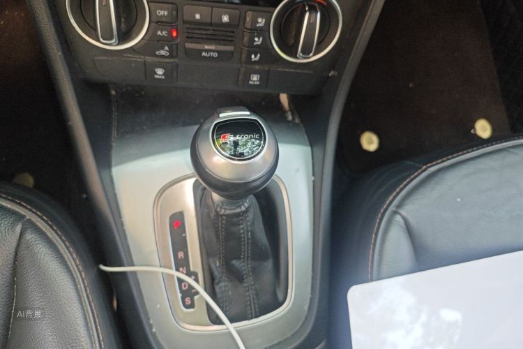 Audi Q3 2019 car image #16