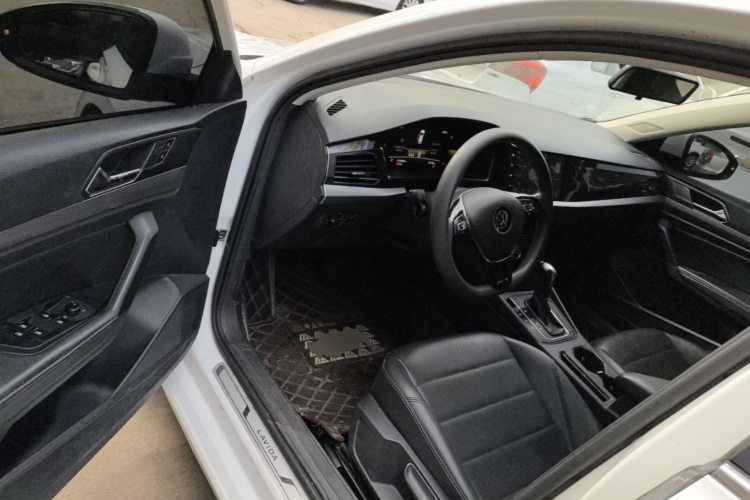 Volkswagen Lavida 2021 car image #16