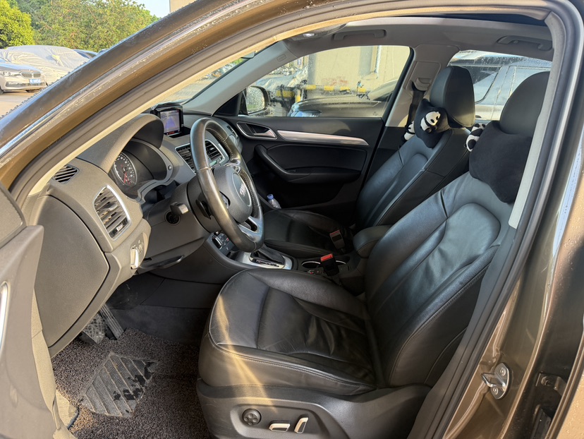 Audi Q3 2016 car image #6