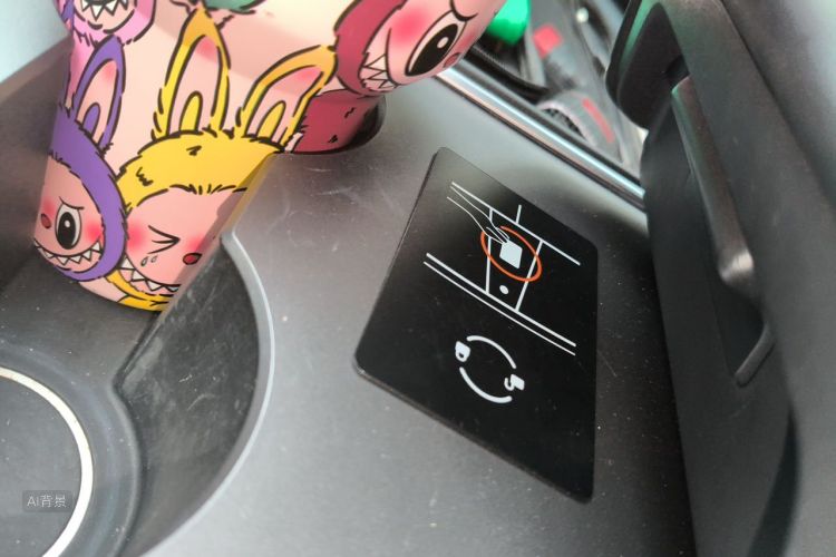 Tesla Model Y 2023 car image #10