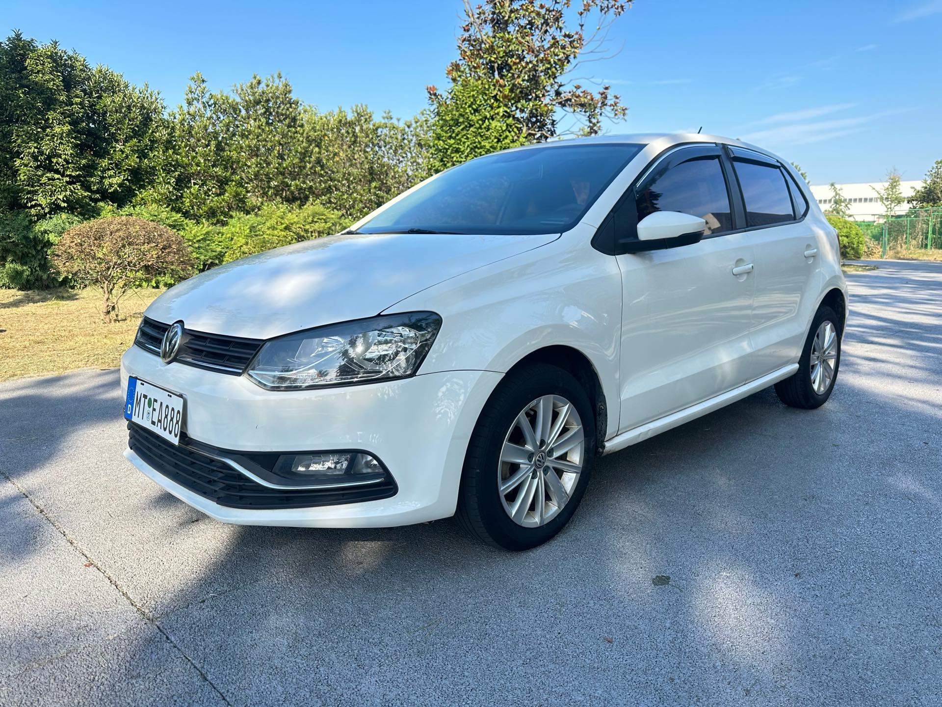 Volkswagen Polo 2015 Volkswagen Polo 2015 car image