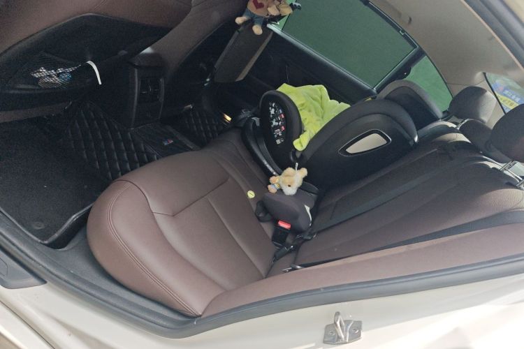 BMW 3 Series 2018 car image #10