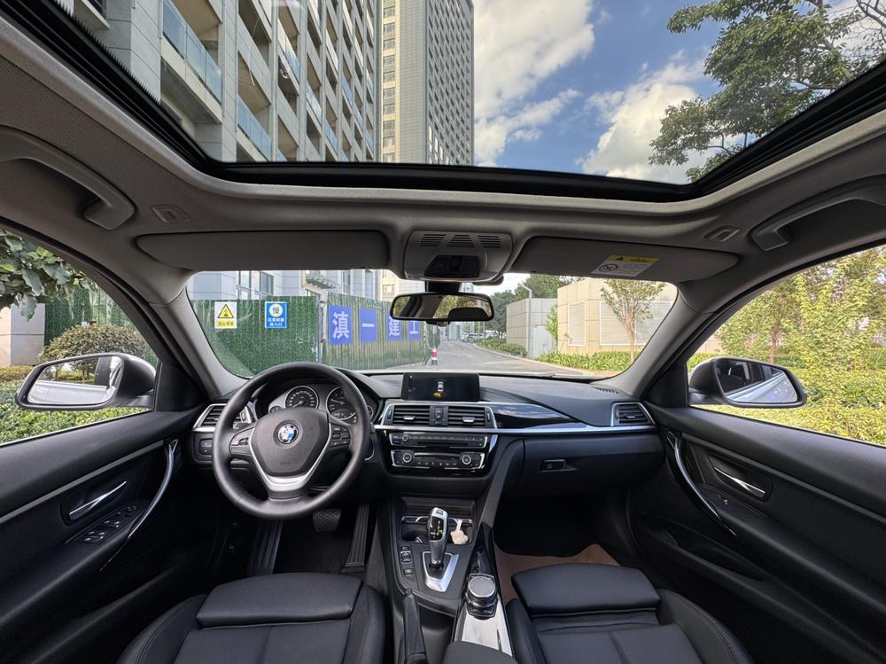 BMW 3 Series 2019 immagine di auto #21