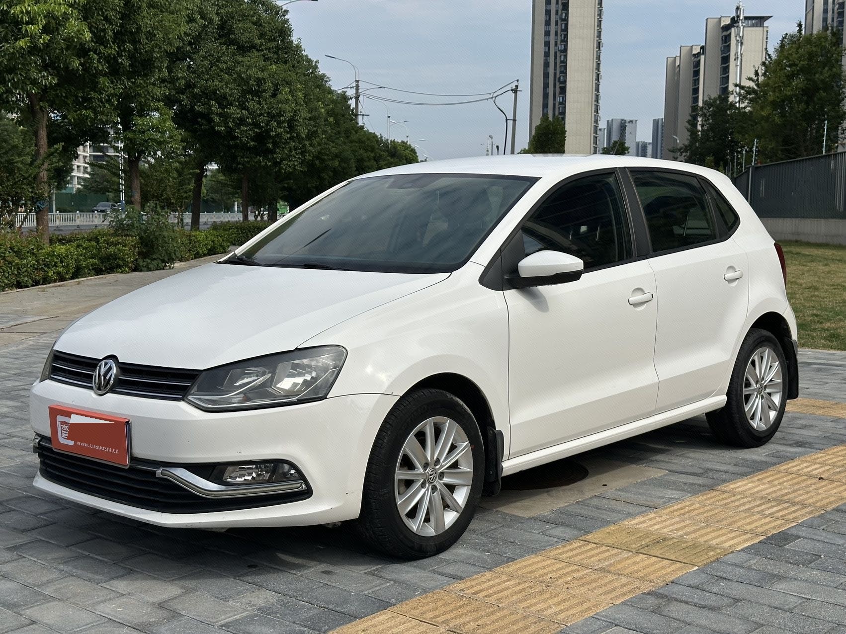 Volkswagen Polo 2015 Volkswagen Polo 2015 car image