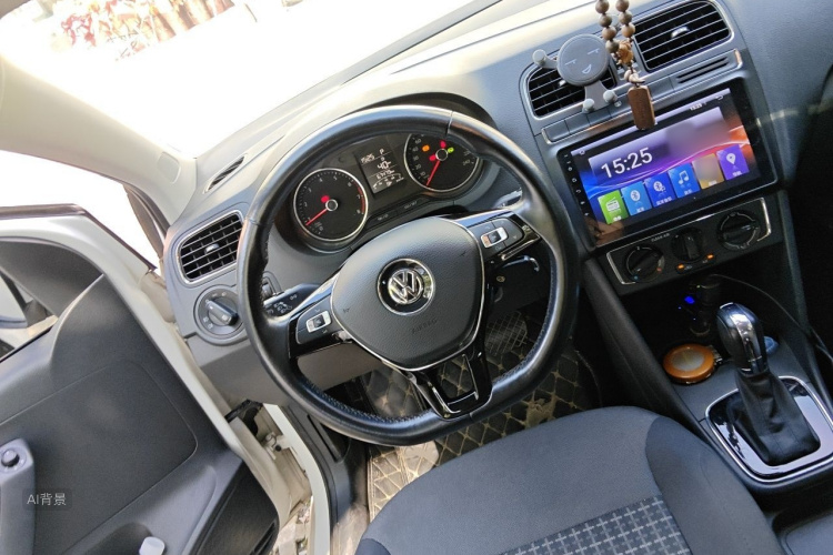 Volkswagen Polo 2017 car image #12