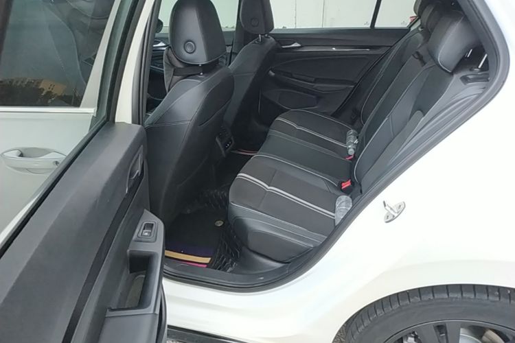 Volkswagen Golf 2022 car image #17