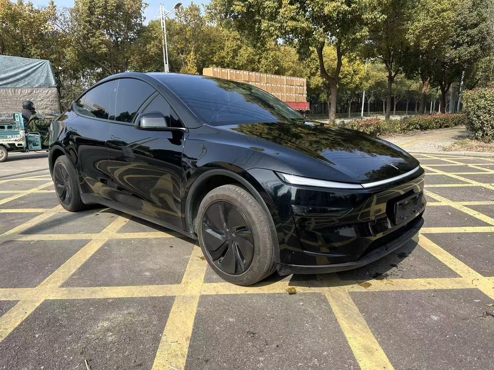 Tesla Model Y 2025 #3 Tesla Model Y 2025 car image #3