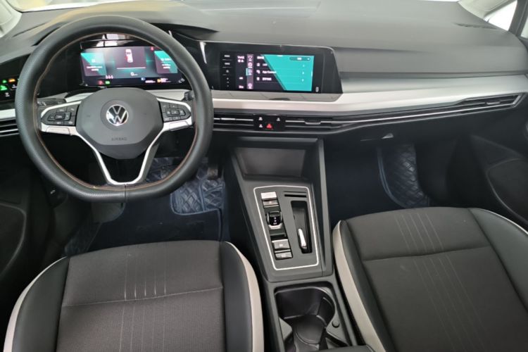 Volkswagen Golf 2023 car image #11