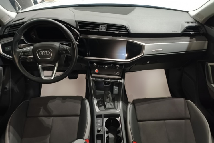 Audi Q3 2022 car image #10