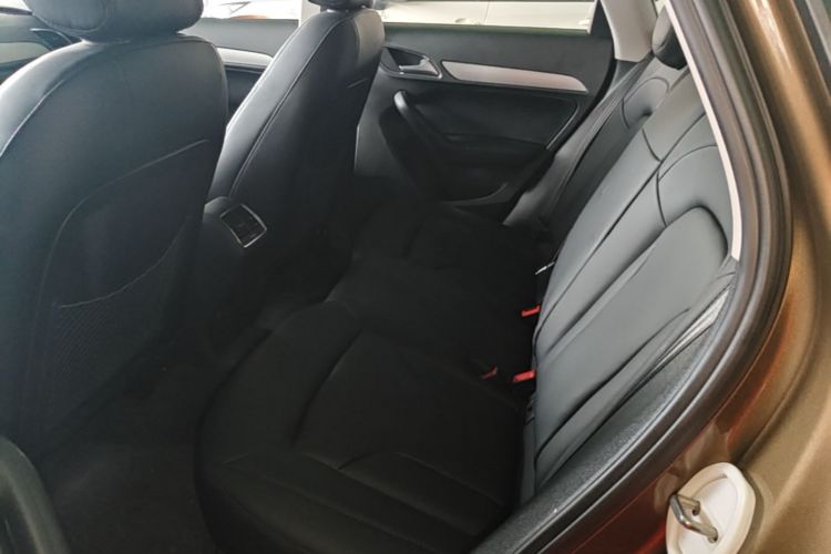 Audi Q3 2016 car image #17