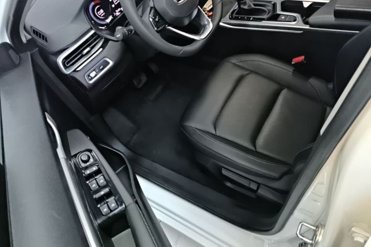 GEELY Emgrand 2022 car image #16