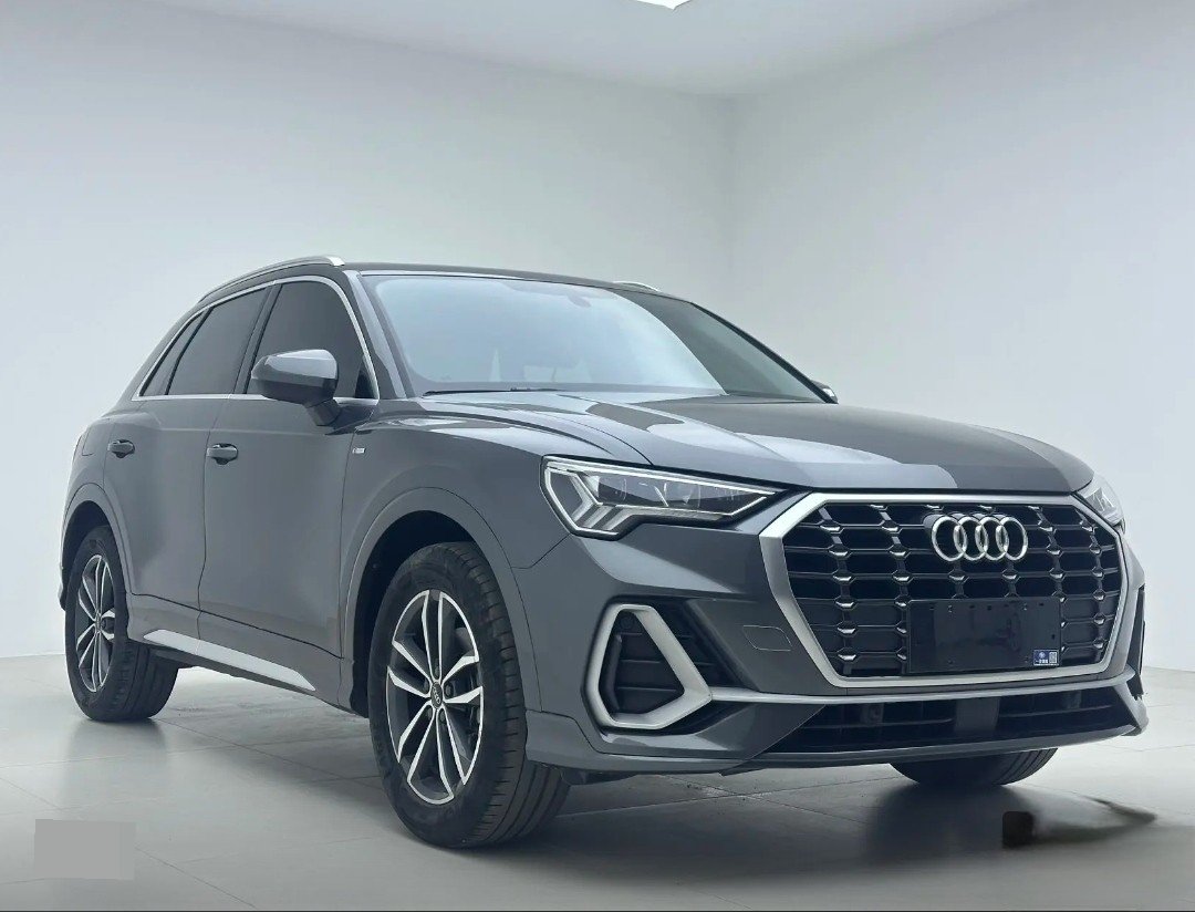 Audi Q3 2023 car image #3