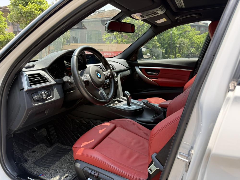 BMW 3 Series 2019 car image #11