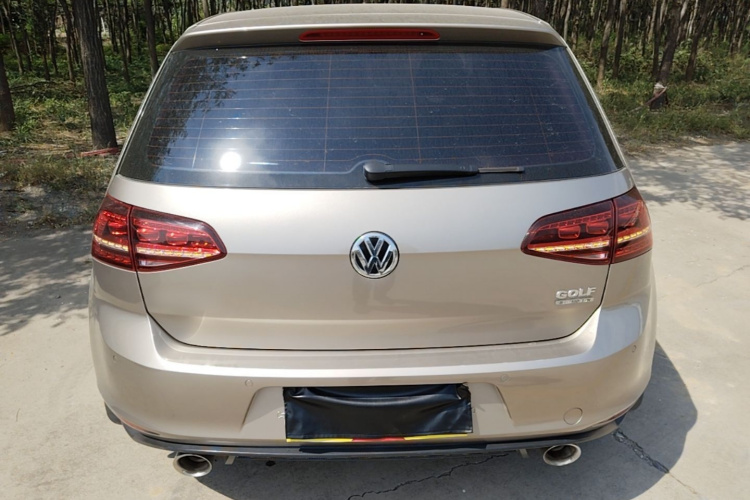 Volkswagen Golf 2017 car image #6