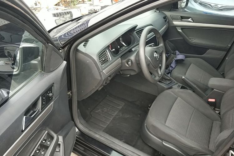 Volkswagen Lavida 2019 car image #12