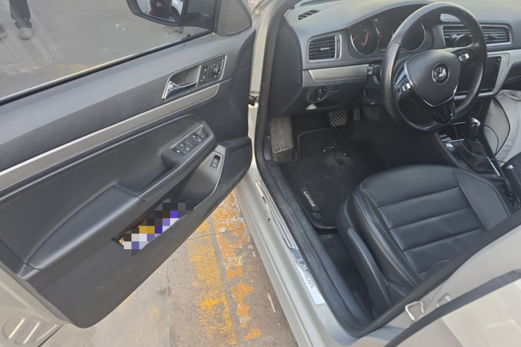 Volkswagen Lavida 2018 car image #13